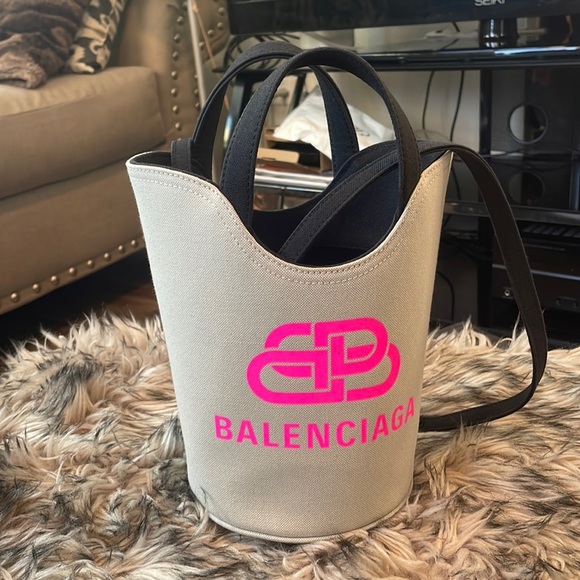 Authentic Balenciaga wave bucket tote - Picture 1 of 6
